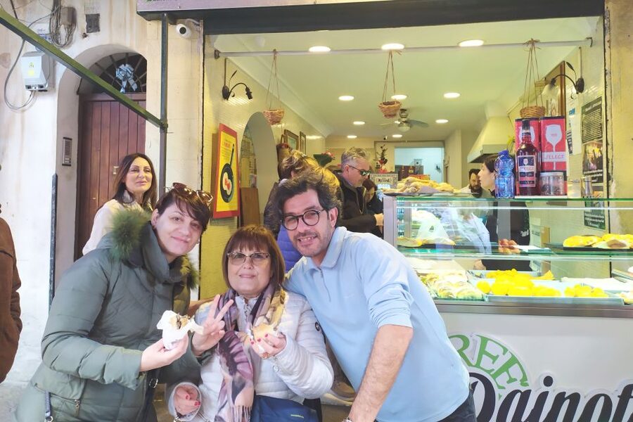 Palermo: City Walking Tour & Street Food Tasting with Drink - Quattro Canti and Fontana Pretoria