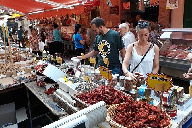 Palermo Street Food tour: art, history and ancient markets - Quattro Canti and the old Cassaro