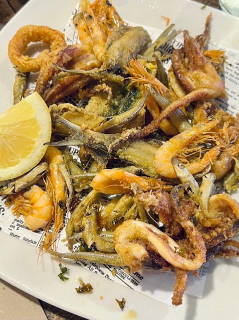 Palermo: Street Food Tour & Sicilian Wine Tasting - Exploring Capo Market for 70 minutes
