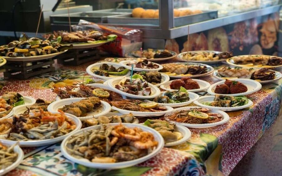 Palermo: street food walking tour - Entering Capo Market with local help