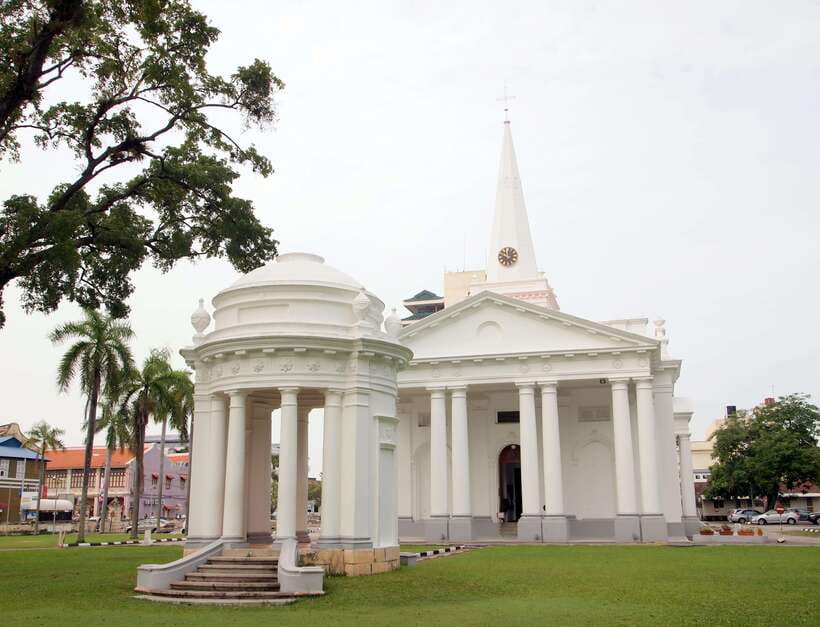 Penang: Trishaw Ride and Hawker Center Food Tour - A slow trishaw circuit through George Town