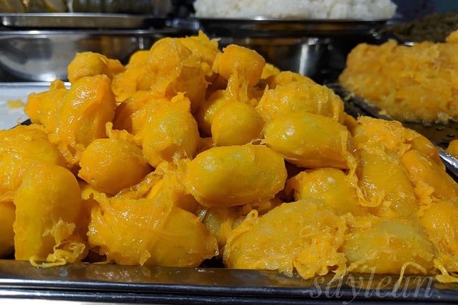 Phnom Penh Nightlife Street Food Tours - Phnom Penh Night Market: end amid food and shopping