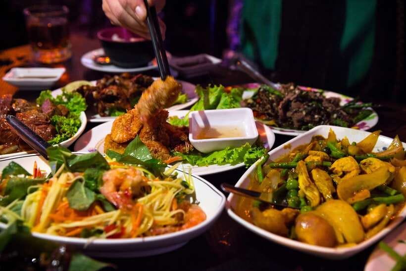 Phnom Penh's Ultimate Street Food Tour by Tuk Tuk - Royal Palace: an easy start with beer and street food