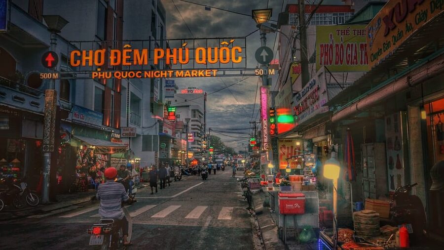 Phu Quoc: Street Food Tour - The seafood main course: hotpot or noodles
