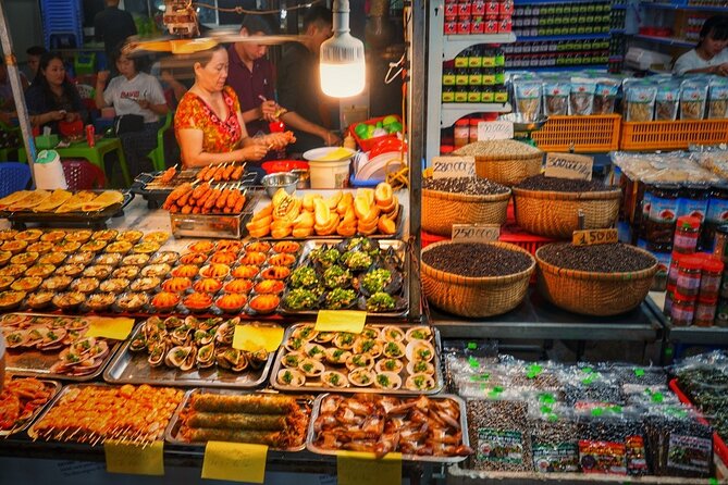 Phu Quoc Street Food Tour - Eat with Locals, Drink with Locals - Seafood noodles or hot pot at a local place