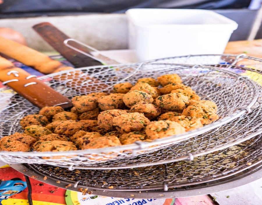 Port Louis: Private Guided Tour and Street Food Tasting - Chinatown and the city’s everyday commercial life