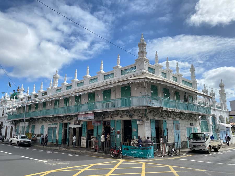 Port Louis: Private Guided Tour and Street Food Tasting - Aapravasi Ghat and the story of immigration