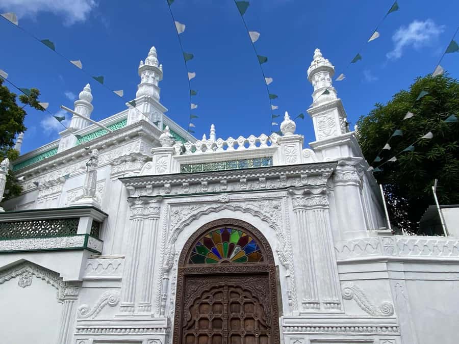 Port Louis: Private Guided Tour and Street Food Tasting - Private car comfort and the value of the price