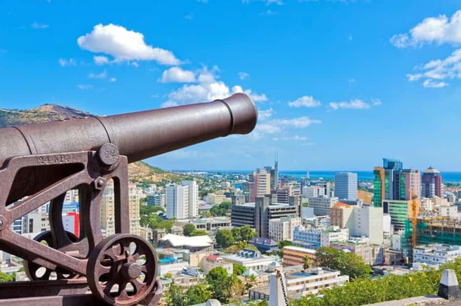 Port Louis: Private Guided Tour and Street Food Tasting - Central Market: start with Port Louis at street level