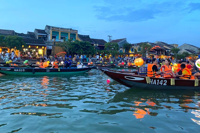 Private Boat Ride, Night Market, and Walking Tour in Hoi An - The Japanese Covered Bridge in a 30-minute window