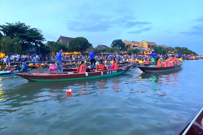 Private Boat Ride, Night Market, and Walking Tour in Hoi An - A candlelit sampan on the Thu Bon River