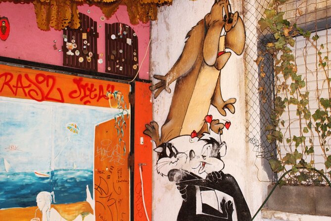 Private Budapest Ruin Bar Tour with Local Drinks & Street Food - The guides make the private format work