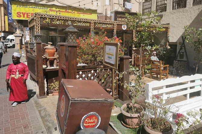 Private Dubai Street Food Tour . - What the Guide Adds to the Evening