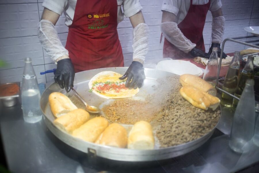 Private Food Tour in Local Food Markets in Asian Side by Van - The Fourth-Generation İskender Stop