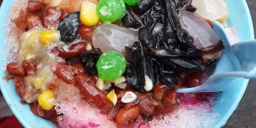 Private Half Day Penang Tasty Local Street Food Tour - Sweet stops: apom, kuih, and tropical fruit