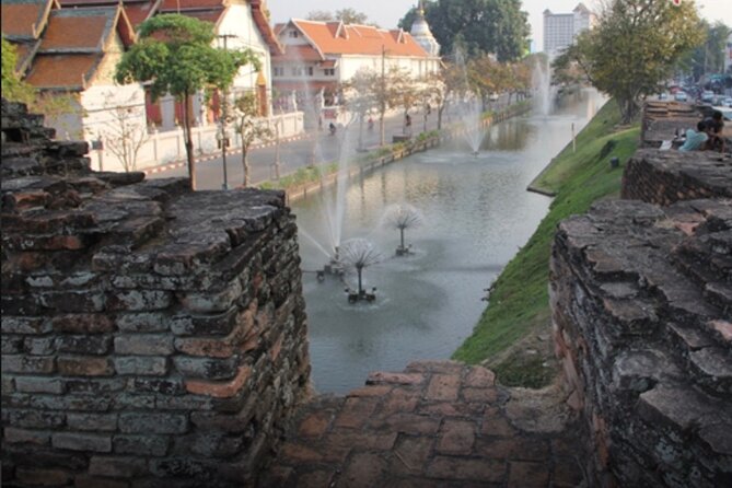 Private Half-Day Tour The Old Chiang Mai City With Street Foods - Why this half-day route works