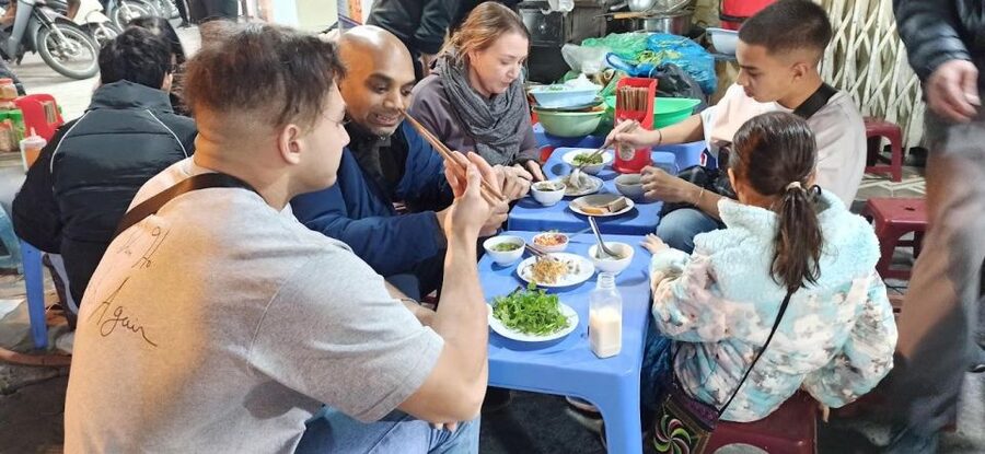 Private hidden Hanoi street food walking tour with a local - Key points at a glance