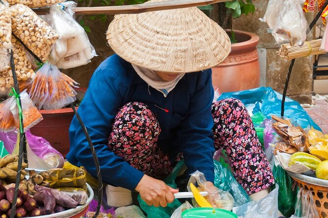 PRIVATE Hoi An Ancient Town - Night Market Street Food By Night - What this Hoi An evening is really designed to do