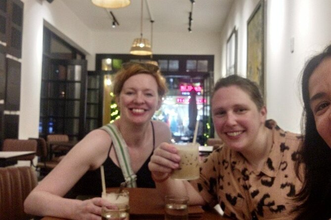 PRIVATE Hoi An Ancient Town - Night Market Street Food By Night - Banh mi and the popular local drink