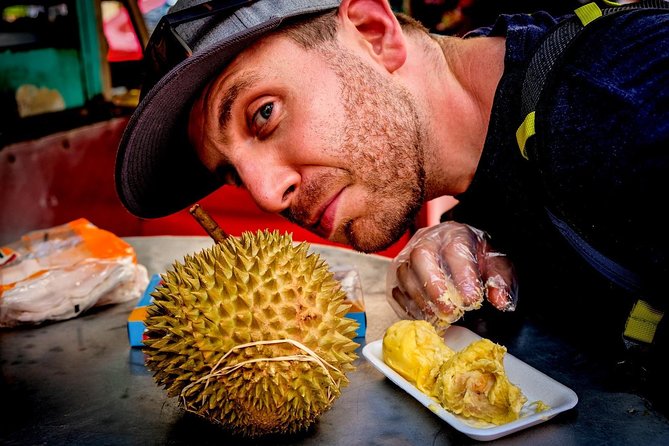 Private Kuala Lumpur Night Market And Food Tour - Chinatown and Petaling Street: shopping with a bargaining lesson