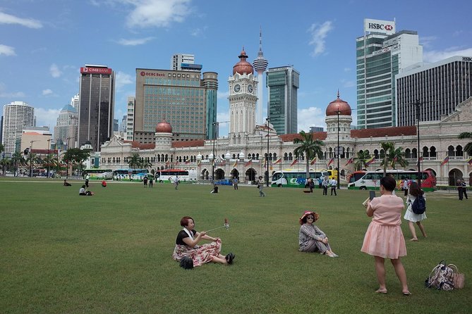 Private Kuala Lumpur Night Market And Food Tour - The Malaysian buffet and what dinner adds