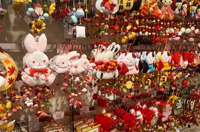 Private Nishiki Market Food & Sake Tour by Young Local Guides - Who should book this Nishiki Market tour?