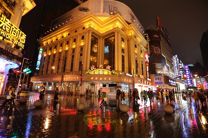 Private Shanghai Evening Street Food Walking and Cruise Tour - Eating your way through Shanghai’s local streets