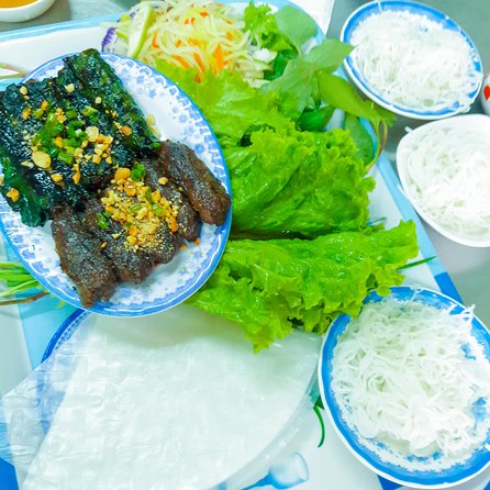 Private Street Food Evening Walking Tour in Ho Chi Minh City - Six to ten tastings, with room for surprises