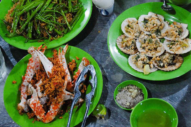 Private Street Food Motorbike Tour in Ho Chi Minh City - Meeting the guides and settling into the evening