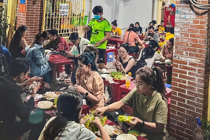 Private Street Food Tour by Motorbike/Car with Local Students - Sweet soup and Vietnamese dessert culture