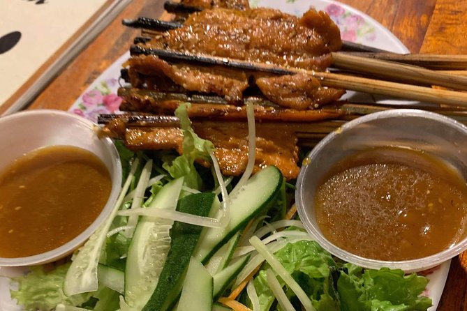 Private Tour HOI AN WALKING STREET FOOD - Lantern views along the riverbank after dark
