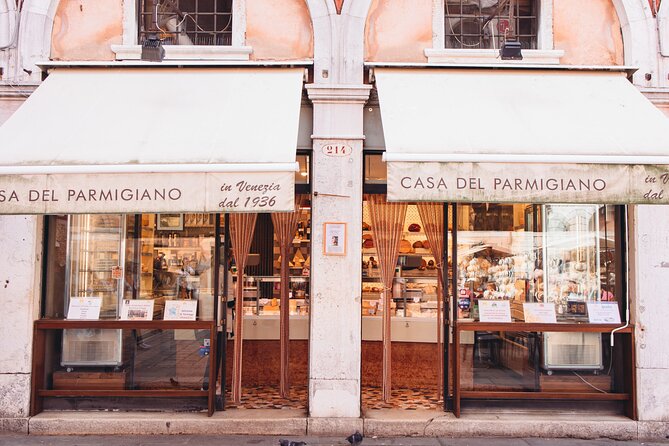 Private Venice Street Food Tour with a Sommelier - Guide quality and the importance of current details