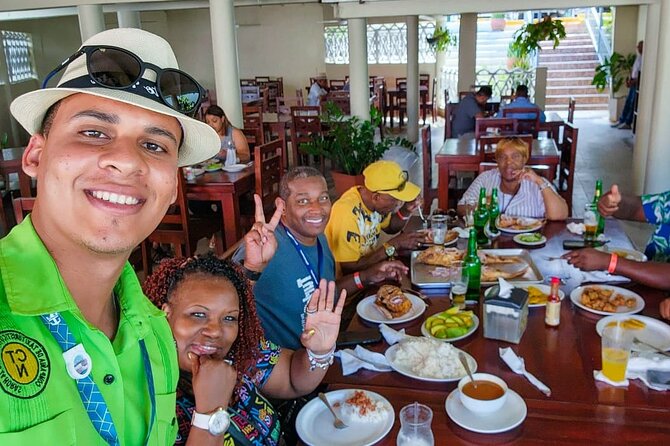 Puerto Plata Street Food : Eat Like a Local - Cafe CF45: the heart of the midday meal