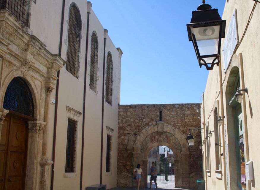 Rethymno: Private Old Town Highlights Tour with Street Food - Key points at a glance