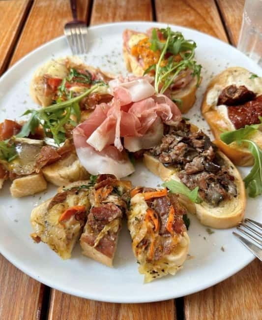 Rialto Street Food Tour & Stories: A Taste of Venice - Walking through the Rialto Market area