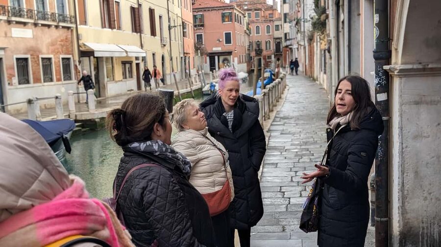 Rialto Street Food Tour & Stories: A Taste of Venice - Three minutes on foot to a local bar