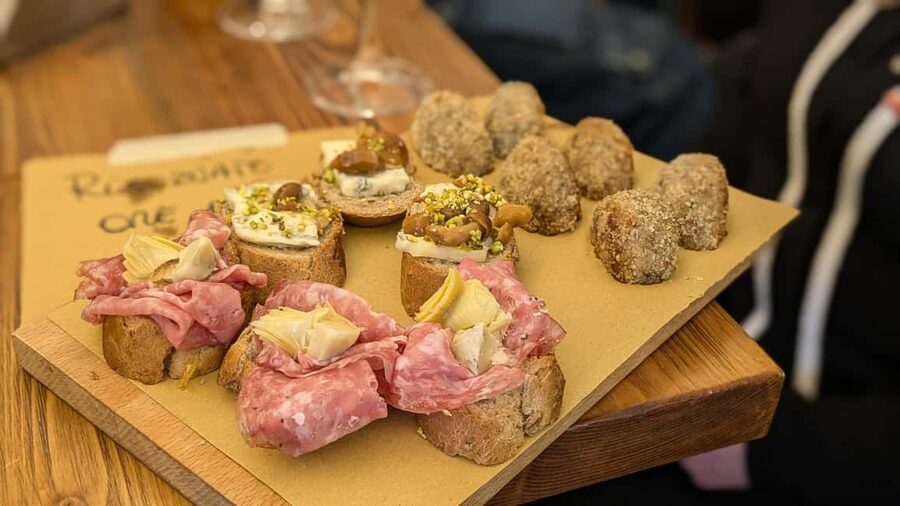 Rialto Street Food Tour & Stories: A Taste of Venice - Aliani Casa Del Parmigiano and the first tastes