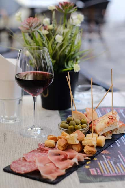 Rimini: Aperitivo & Street Food Tour Delights with a Local - Your first aperitivo with wine