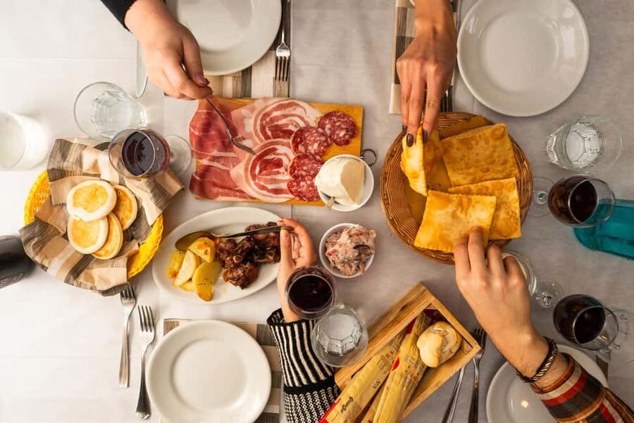 Rome: Aperitivo & Street Food Tour Delights - Why This Rome Food Walk Works