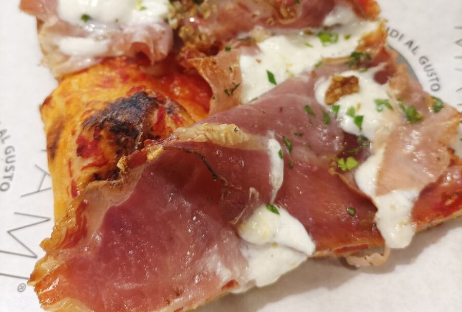 Rome: Aperitivo & Street Food Tour Delights - Thin, Crunchy Roman Pizza on Via dei Coronari