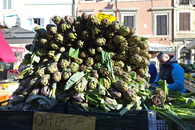 Rome Campo de Fiori and Jewish Ghetto Street Food Tour - The guides make a bigger difference than the route