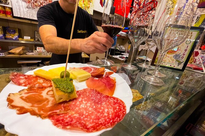 Rome Super Local Street Food Tour in Old Monteverde Neighborhood - Stop four: pizza rossa at the unmarked bakery