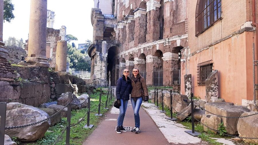 Rome: Trastevere and Jewish Ghetto Street Food Walking Tour - Walking through the Jewish Ghetto