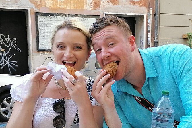 Rome: Trastevere street food and history tour - small group - Piazza in Piscinula and medieval Trastevere