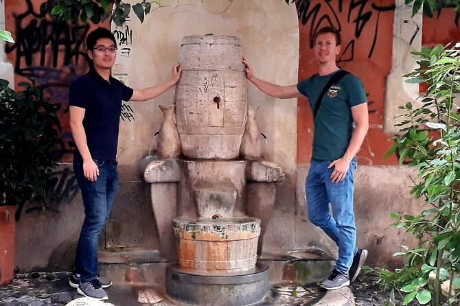 Rome: Trastevere street food and history tour - small group - Via della Lungaretta, Trastevere’s main thread