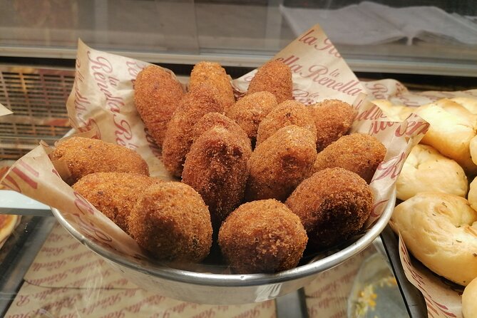 Rome: Trastevere street food and history tour - small group - Fontana della Botte and Roman wine culture