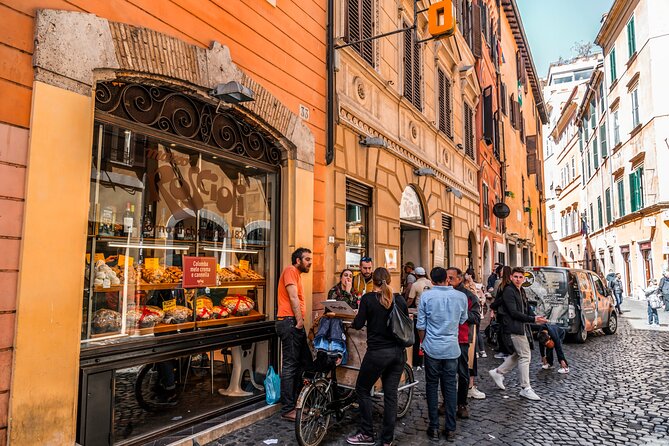 Rome: Ultimate Street Food Tour in the Old Town by Do Eat Better - Starting near Campo de’ Fiori with scrocchiarella