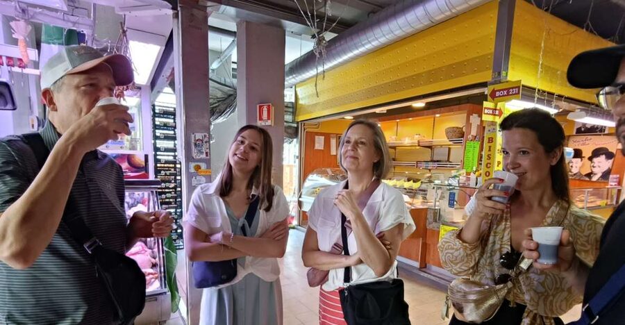Rome: Vatican Street Food and Wine Tour with Farmers Market - What your guide adds to the food