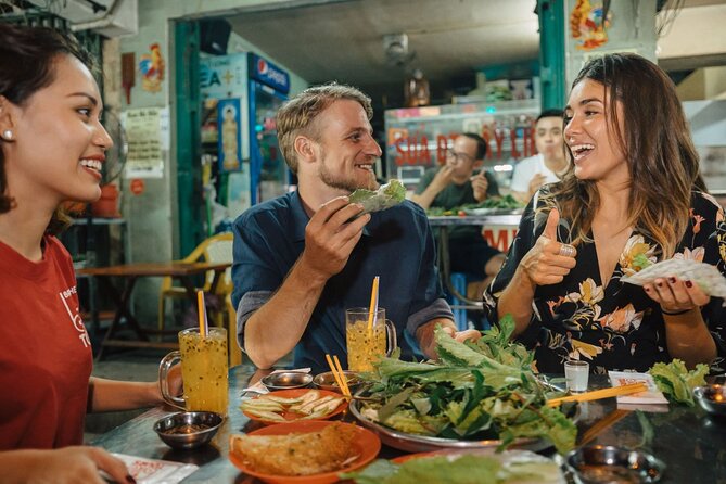 Saigon city tour & Street food - District 10: flowers and Cambodian flavors