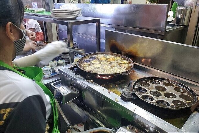 Saigon Evening Walking Street Food Tour - Bánh Mì, Rice Paper Rolls, and Sausages